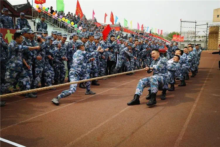 打网球拍手会磨出泡